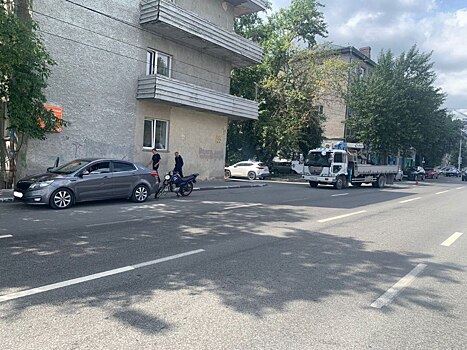 18-летний мотоциклист попал в больницу после ДТП с фурой в Новосибирске