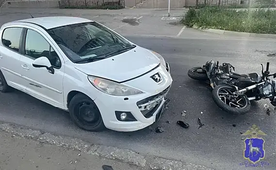 В Самаре мотоциклист врезался во встречный Peugeot