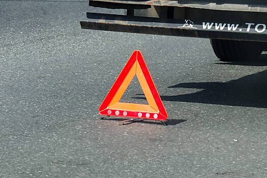 Пассажирский автобус протаранил бетонное ограждение в Москве