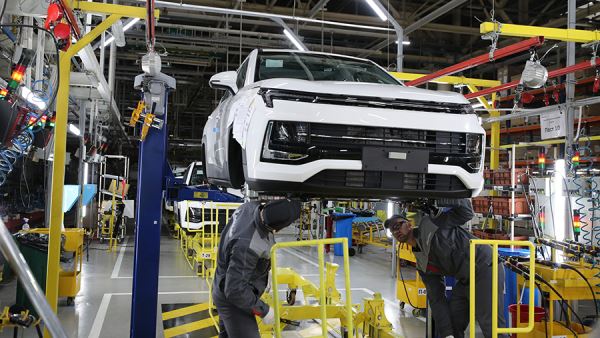 Производство легковых авто в РФ снизилось на 2% год к году