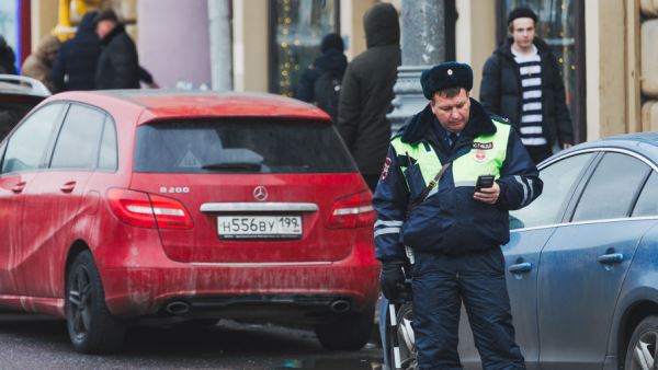Водителей в РФ ждет штраф за молчание о смене прописки