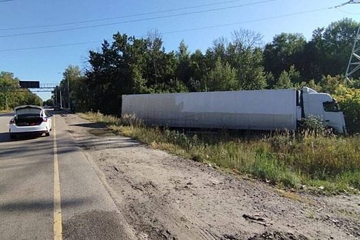 Три человека погибли в ДТП с фурой под Воронежем