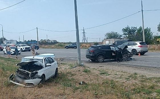 На севере Волгограда произошло массовое ДТП