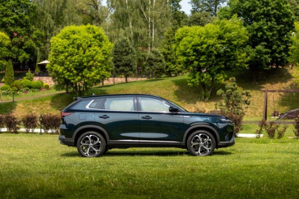 Dongfeng объявил цены и старт продаж нового кроссовера Huge