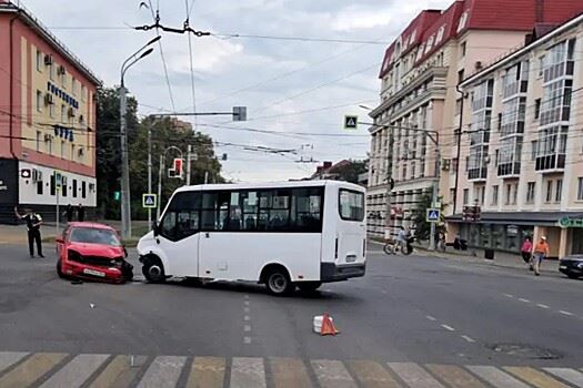 В результате ДТП с микроавтобусом в Саранске пострадал человек