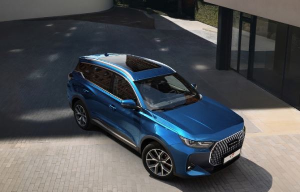 Российский бренд TENET представил вторую модель – кроссовер T7