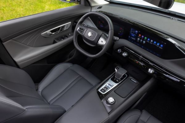 Dongfeng объявил цены и старт продаж нового кроссовера Huge