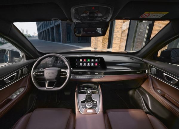 Российский бренд TENET представил вторую модель – кроссовер T7