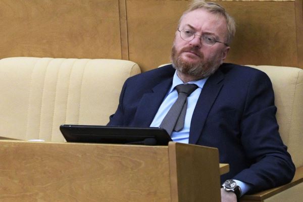 Милонов назвал геями водителей тонированных машин
