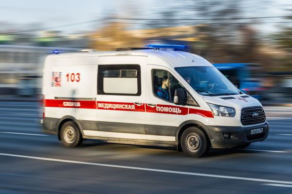 Россиянин съел свертки с наркотиками, испугавшись полицейских, и сам вызвал скорую помощь