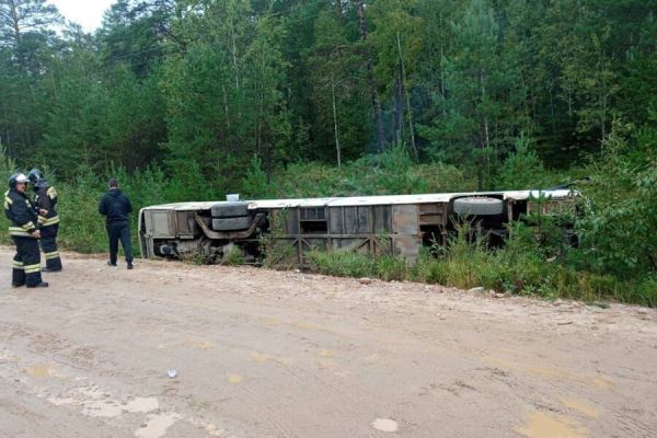 В Красноярском крае опрокинулся пассажирский автобус