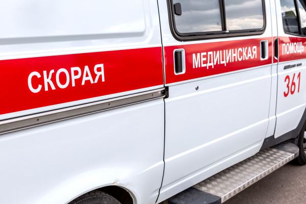 В Новгородской области автомобиль наехал на велосипедистов